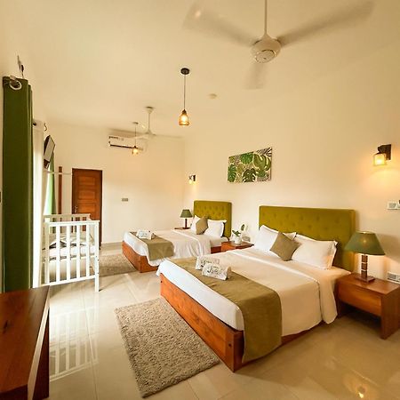 J Leaf Hotel By Blue Bird Negombo Ngoại thất bức ảnh