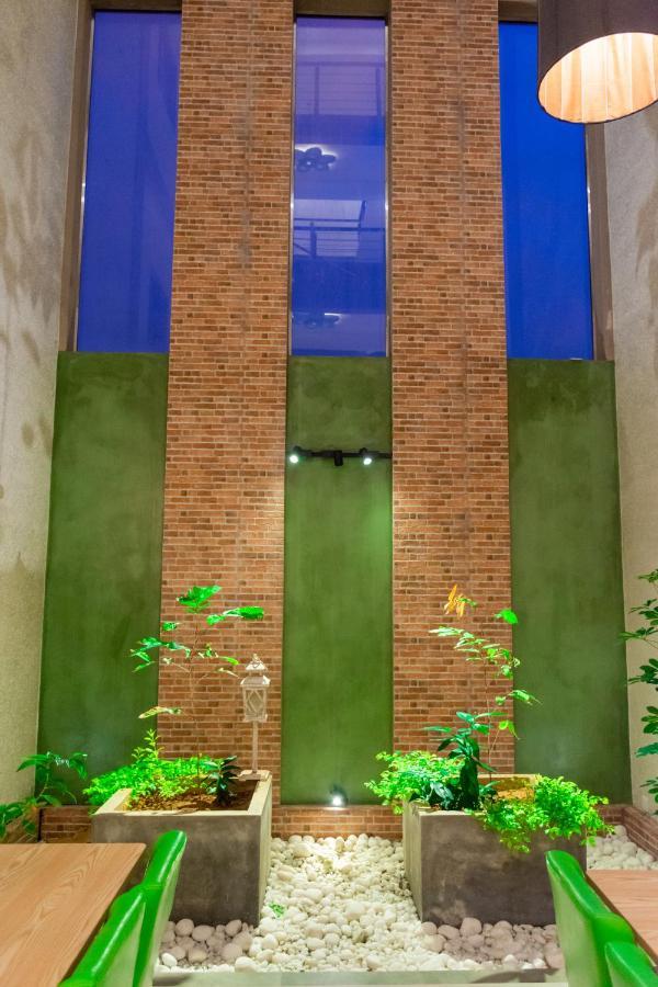 J Leaf Hotel By Blue Bird Negombo Ngoại thất bức ảnh