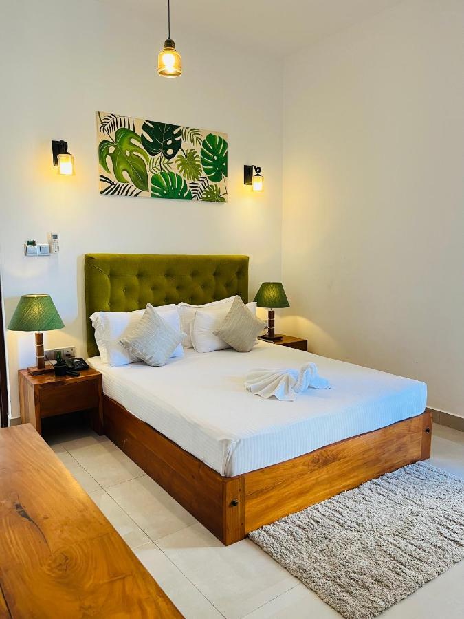 J Leaf Hotel By Blue Bird Negombo Ngoại thất bức ảnh