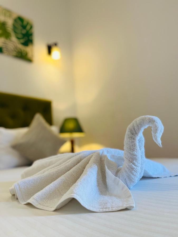 J Leaf Hotel By Blue Bird Negombo Ngoại thất bức ảnh