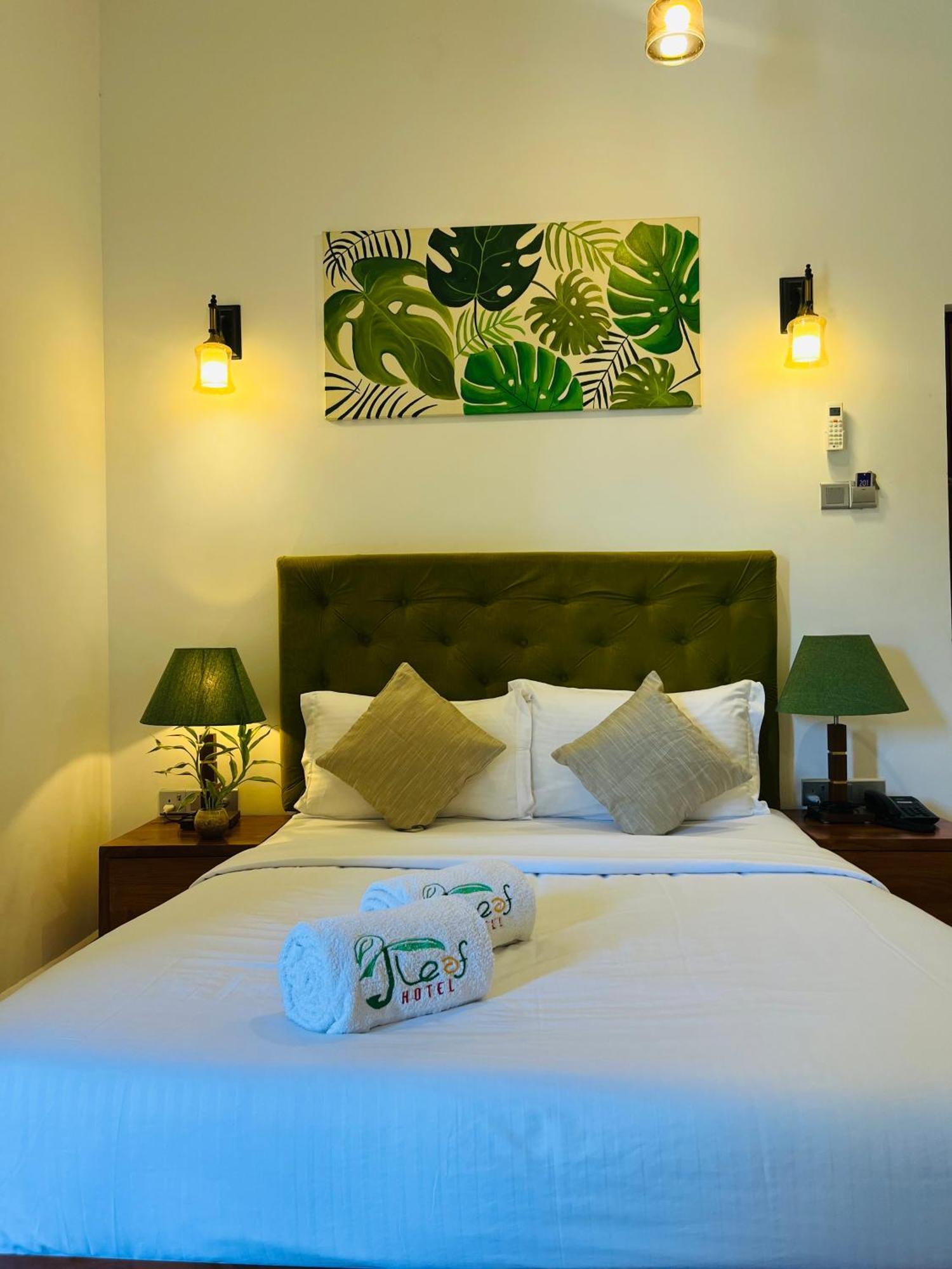 J Leaf Hotel By Blue Bird Negombo Ngoại thất bức ảnh