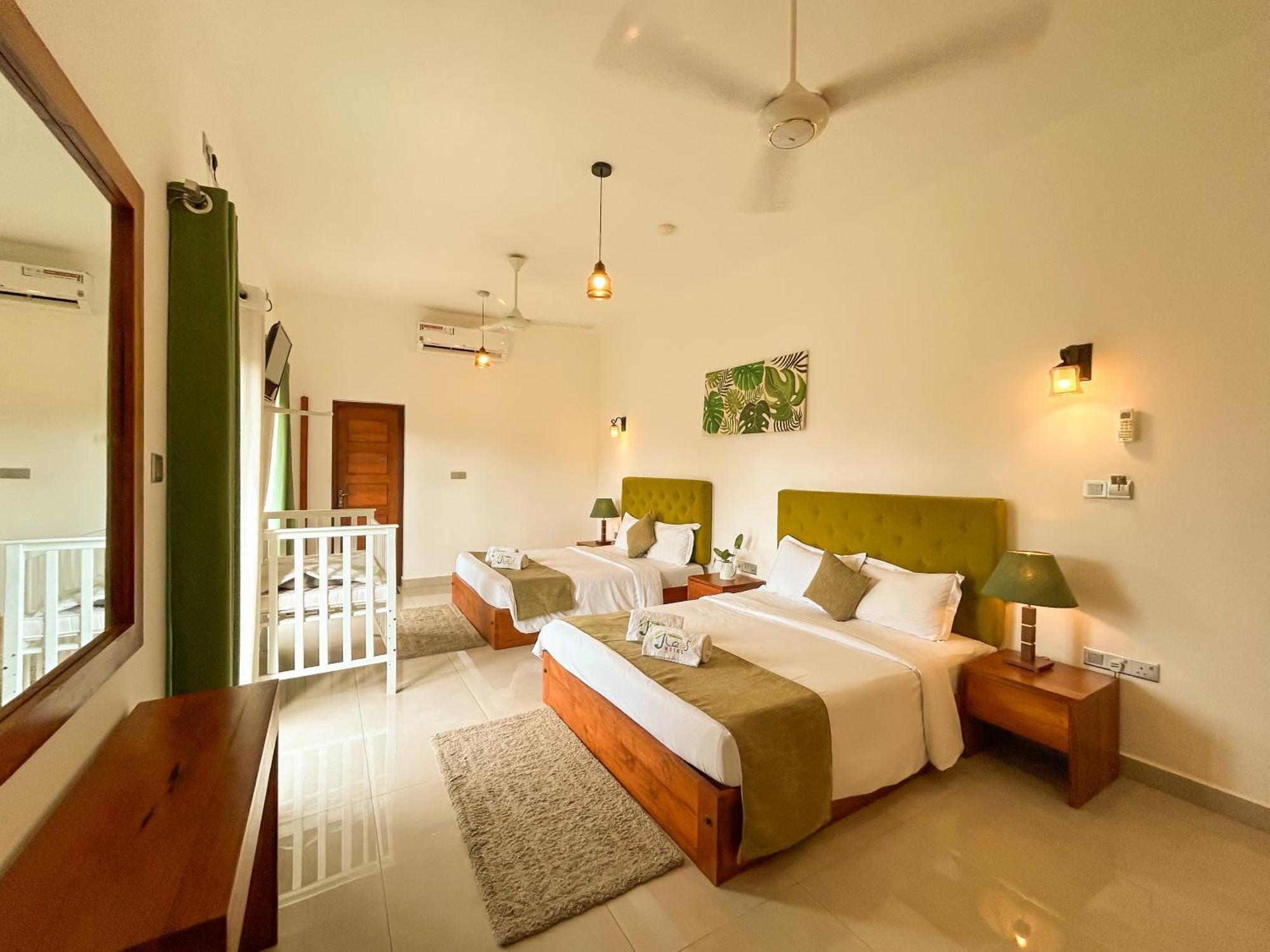 J Leaf Hotel By Blue Bird Negombo Ngoại thất bức ảnh