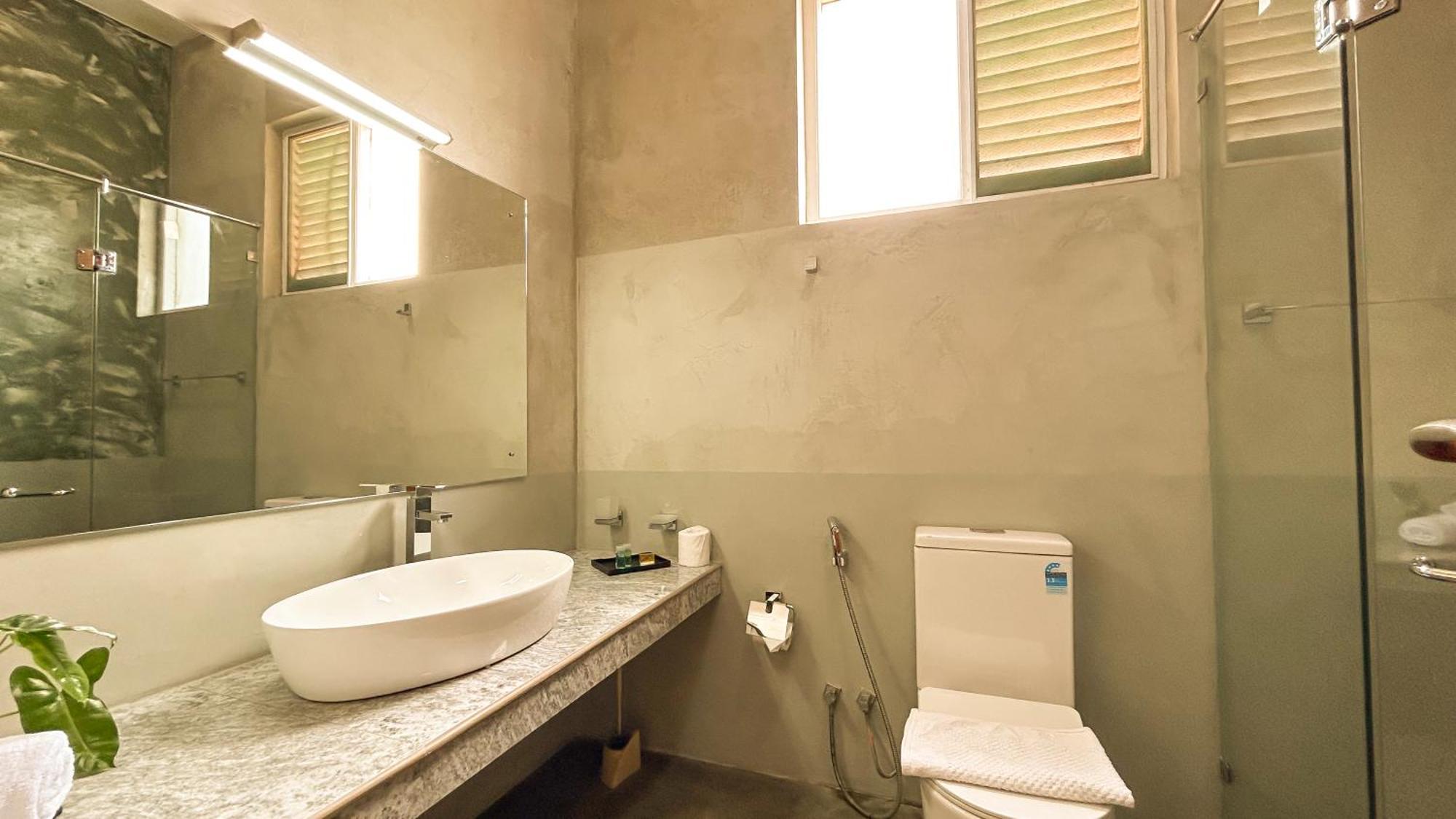 J Leaf Hotel By Blue Bird Negombo Ngoại thất bức ảnh
