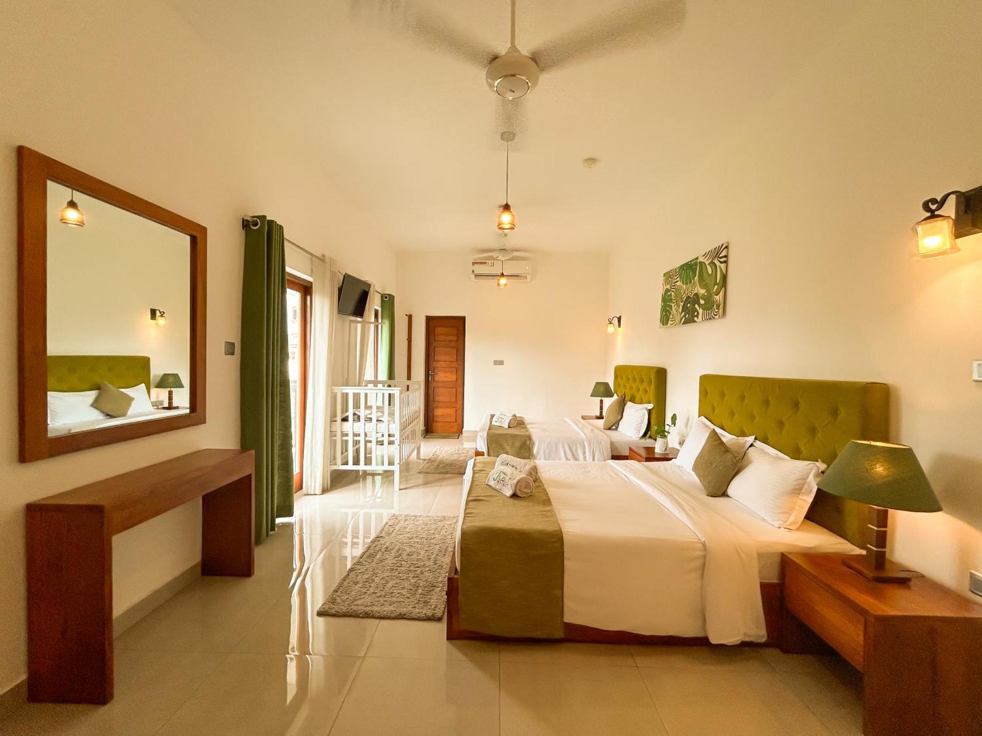 J Leaf Hotel By Blue Bird Negombo Ngoại thất bức ảnh