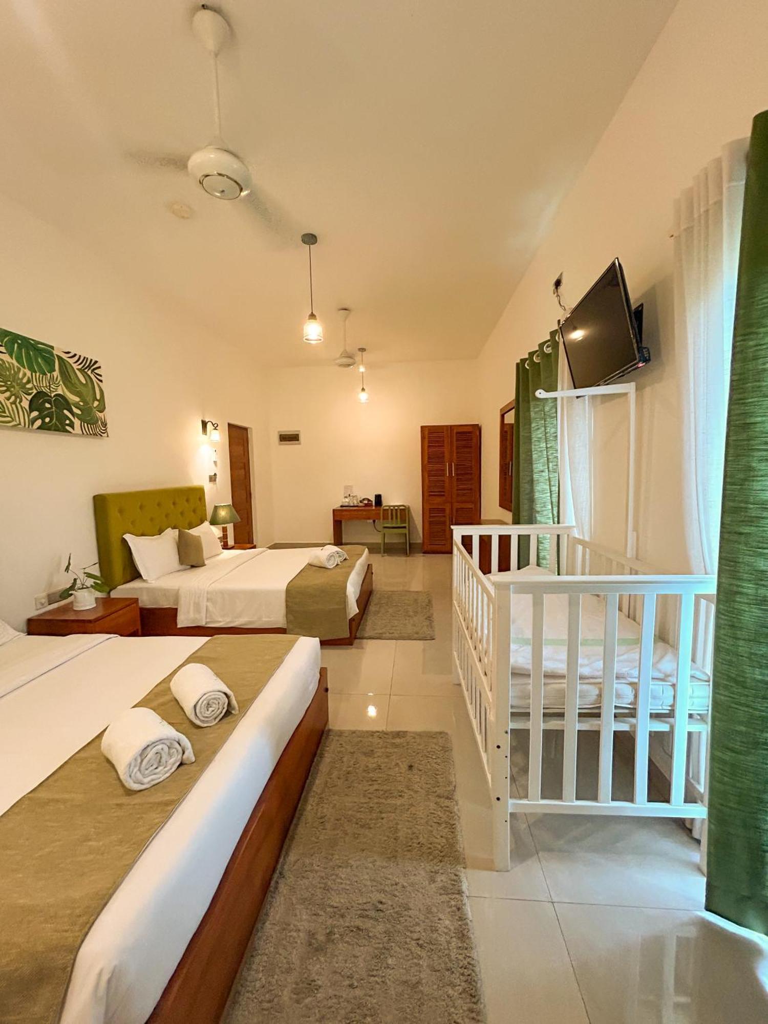 J Leaf Hotel By Blue Bird Negombo Ngoại thất bức ảnh